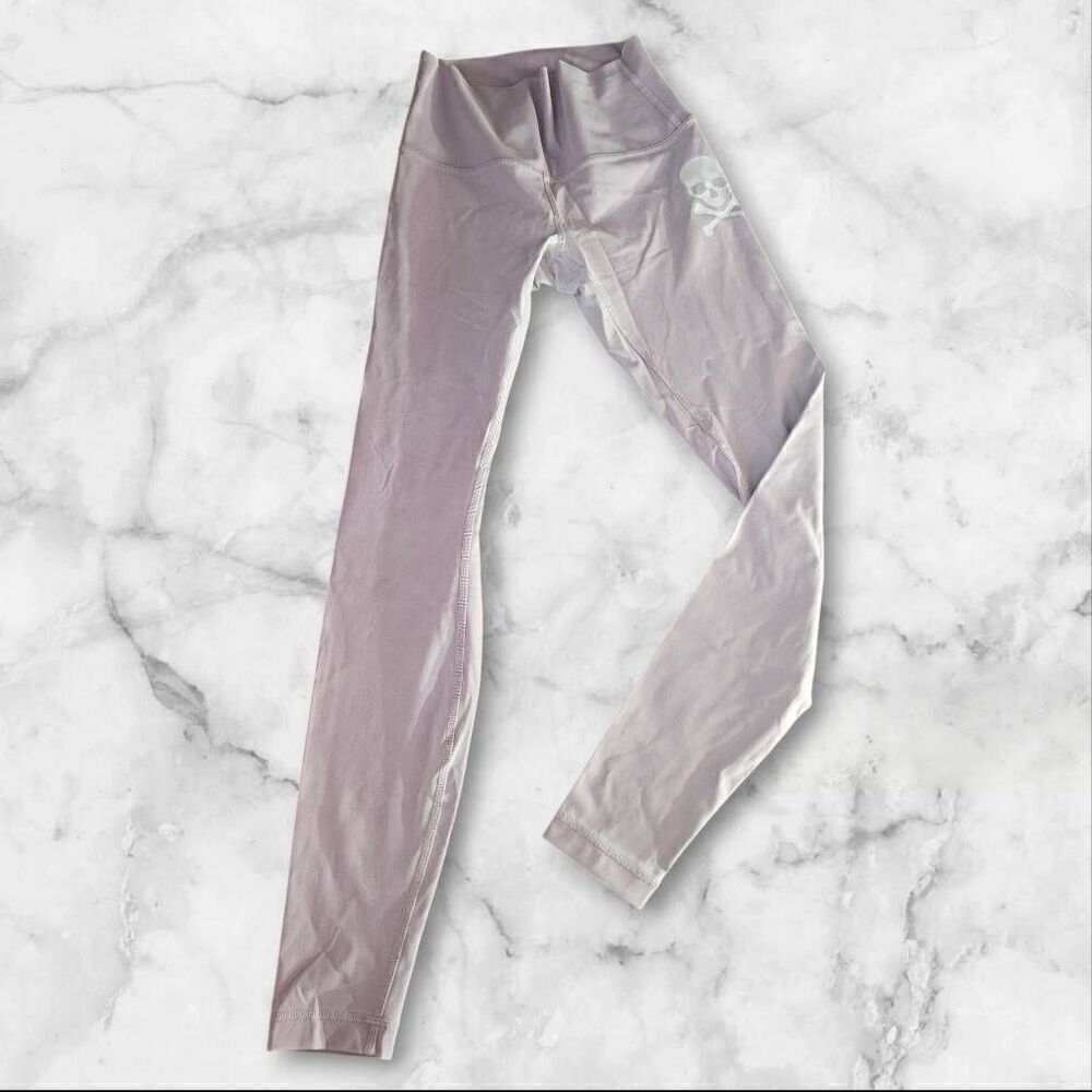 Lululemon Size 4 Pink Wunder Under